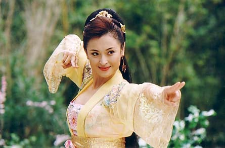 Vương phu nhân - Vương Lộ Dao (mẹ Vương Ngữ Yên) đẹp đến nao lòng. Nhiều khán giả còn nhận định bà đẹp hơn con gái Vương Ngữ Yên. Vương phu nhân - Vương Lộ Dao (mẹ Vương Ngữ Yên) đẹp đến nao lòng. Nhiều khán giả còn nhận định bà đẹp hơn con gái Vương Ngữ Yên.