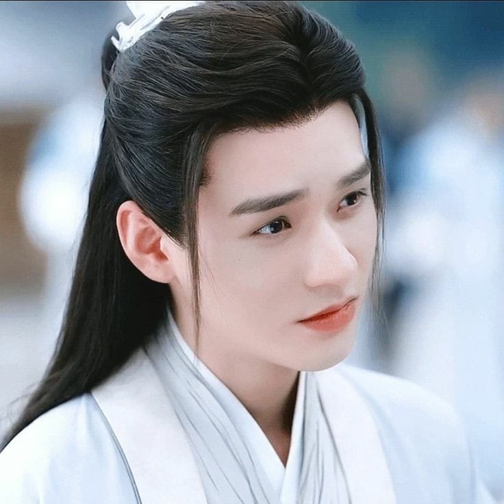 Khoảnh khắc ngọt xỉu. Ánh mắt đa tình, gương mặt đẹp trai. Cung Tuấn đích thị là tiểu hồ ly giáng trần rồi. Tâm hồn thiếu nữ làm sao kháng cự được biểu cảm này của anh ấy!