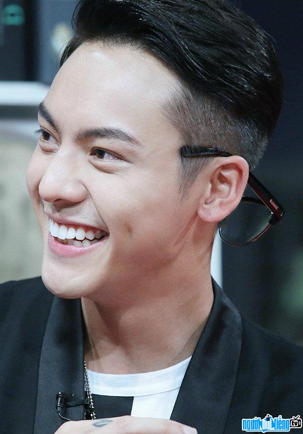 Nụ cười hào dảng, đa tình của Trần Vỹ Đình Nụ cười hào dảng, đa tình của Trần Vỹ Đình