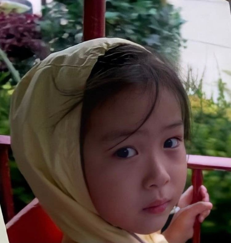 Sống mũi cao, đôi mắt sáng và gương mặt đẹp ngay từ khi chào đời Sống mũi cao, đôi mắt sáng và gương mặt đẹp ngay từ khi chào đời
