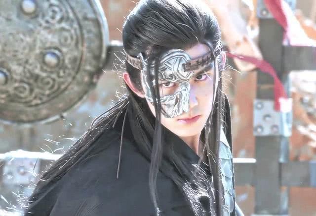 Tạo hình của Ngô Lỗi ban đầu toát lên khí chất một chàng trai trẻ ngây thơ. Tạo hình sau đó với chiếc mặt nạ che nửa mặt khiến người ta lạnh sống lưng. Dù với hình ảnh nào thì Ngô Lỗi cũng khiến fan xuýt xoa vì 'độ soái' của mình.