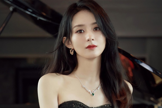 Trước đó, 'hậu viện hội' của Triệu Lệ Dĩnh cũng đã bị cấm ngôn. thậm chí, tài khoản PLV của nữ diễn viên cũng chung số phận do không quản lý được fan dẫn đến giẫm đạp trên MXH. Trước đó, 'hậu viện hội' của Triệu Lệ Dĩnh cũng đã bị cấm ngôn. thậm chí, tài khoản PLV của nữ diễn viên cũng chung số phận do không quản lý được fan dẫn đến giẫm đạp trên MXH.