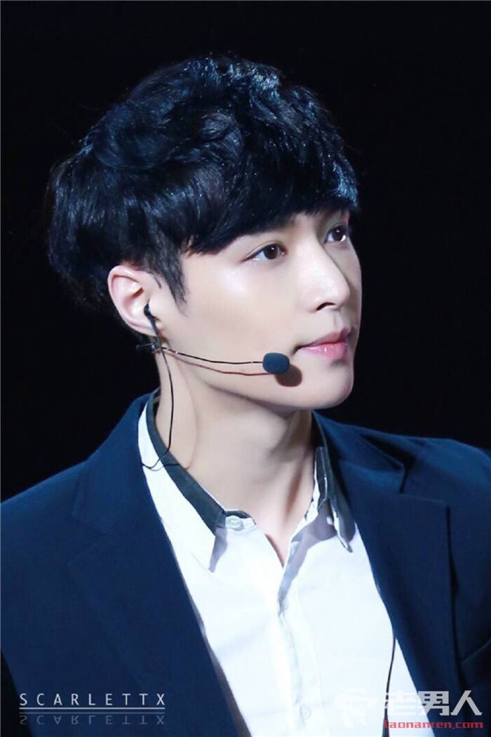 Rất nhiều người không tin tên thật của Trương Nghệ Hưng là Trương Gia Soái mà cứ nghĩ đó chỉ là câu nói đùa của các đồng nghiệp. Nhưng không, anh ấy thực sự tên là Gia Soái, rất đẹp trai giống như tên đúng không?