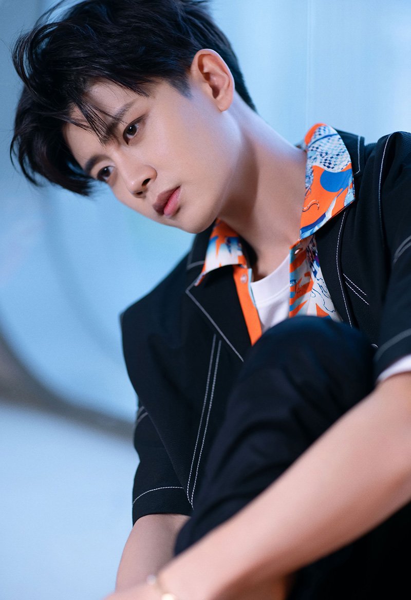 Nhậm Gia Luân tên thật là Nhậm Quốc Siêu. Đây có lẽ là nam diễn viên đặc biệt nhất bởi tên thật của anh có khi nổi ngang ngửa hoặc nổi hơn cả nghệ danh. Có fan còn nói đùa Nhậm Gia Luân đổi tên thất bại vì mọi người toàn gọi anh là Nhậm Quốc Siêu. Thậm chí, người ta còn gọi anh Siêu nhiều hơn anh Luân!