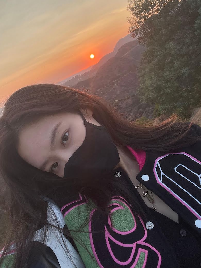 Đây là buổi đầu Jennie BLACKPINK học nhảy nhưng cô đã làm được những động tác sóng người, uốn lượn rất dẻo. Dù khiêm tốn nhưng netizen phải công nhận Jennie có năng khiếu. Đây là buổi đầu Jennie BLACKPINK học nhảy nhưng cô đã làm được những động tác sóng người, uốn lượn rất dẻo. Dù khiêm tốn nhưng netizen phải công nhận Jennie có năng khiếu.