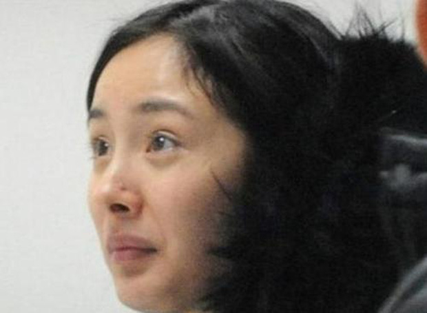 Trong một lần tham gia chương trình truyền hình thực tế, Dương Mịch đã phải làm thử thách để mặt mộc và đây là gương mặt không son phấn của cô nàng. Khá nhiều người từng ngưỡng mộ vẻ đẹp 'chị đại' của Dương Mịch phải ngỡ ngàng. Làn da của cô ấy tái nhợt và không được tươi tắn, khác xa với những hình ảnh đã qua chỉnh sửa.