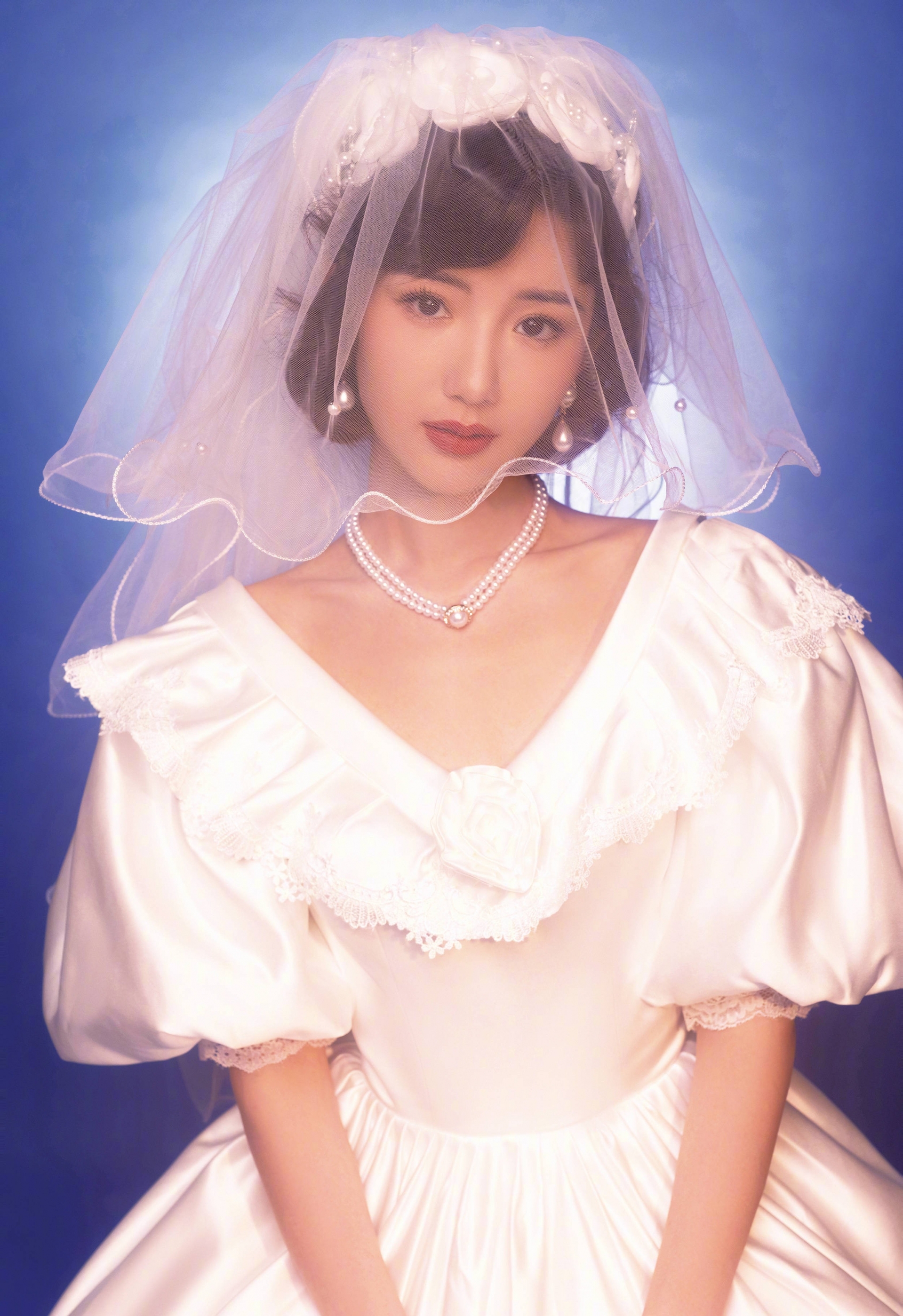 Chuyển sang tạo hình mới, cô dâu Mao Hiểu Đồng trong ảnh đẹp đến mơ màng còn khán giả như được ngược dòng thời gian trở về thế kỷ trước.