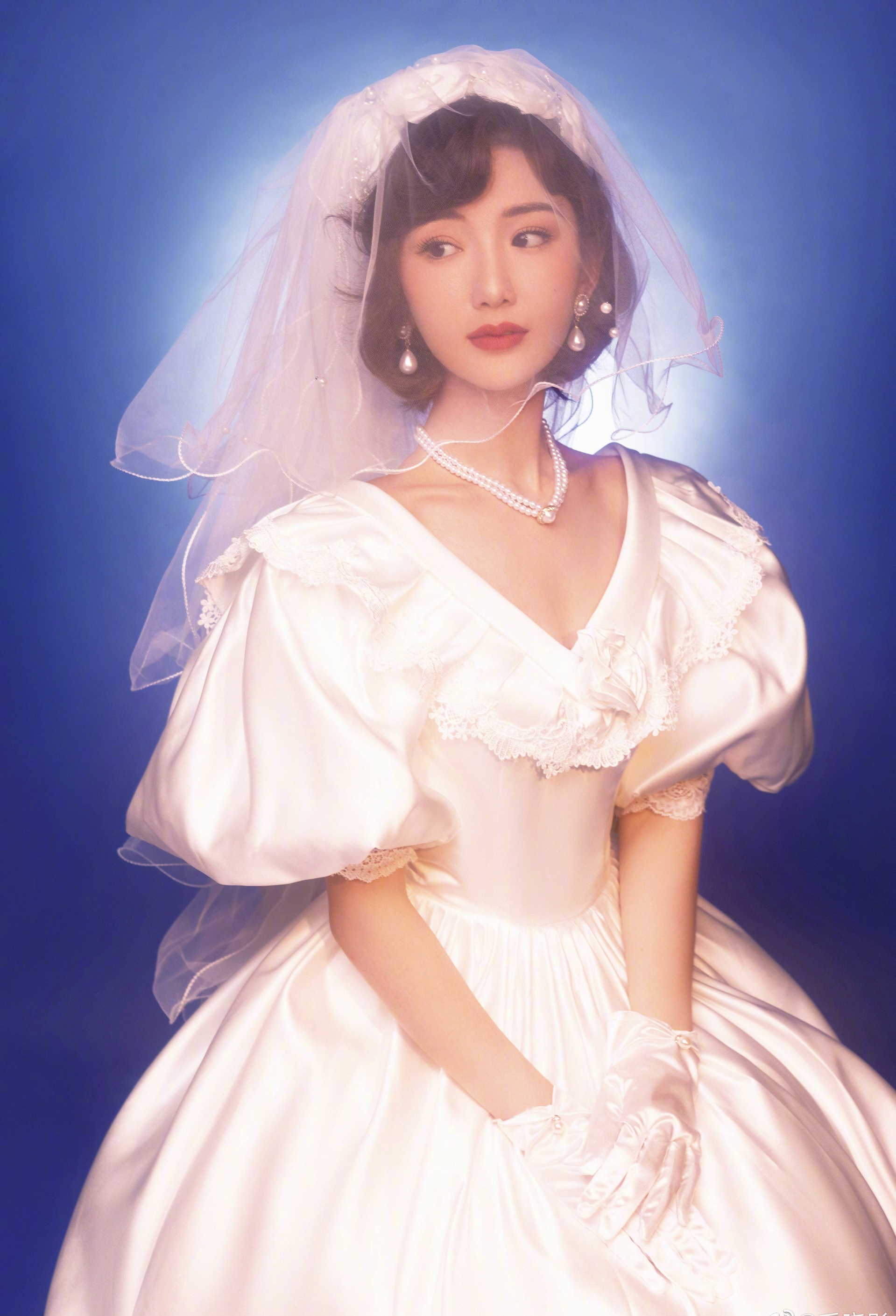 Tràn đầy sự hoài niệm, cổ điển.