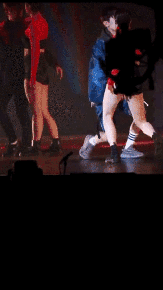 Dịch Dương Thiên Tỉ là một nghệ sĩ xuất sắc hiếm có với tuổi đời còn rất trẻ. Anh là người điềm đạm, trầm tính, không bốc đồng, khiêm tốn và lịch sự. Các fan nhận xét Thiên Tỉ galant từ bé, khi đi show chăm các em nhỏ rất chu đáo và luôn biết giữ khoảng cách.