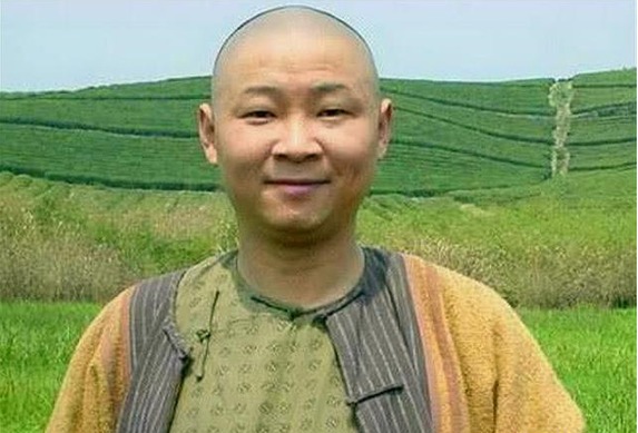 Triệu Lượng nổi tiếng sau khi Khang Hy Vi Hành lên sóng năm 1997.