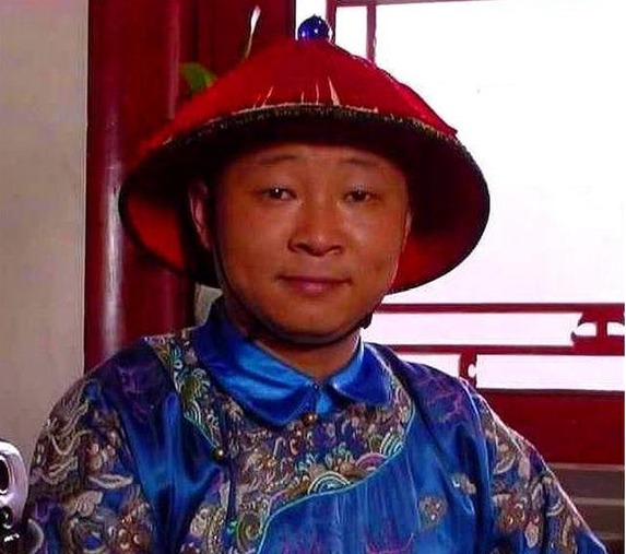 Chàng thái giám được cả nước quen mặt.