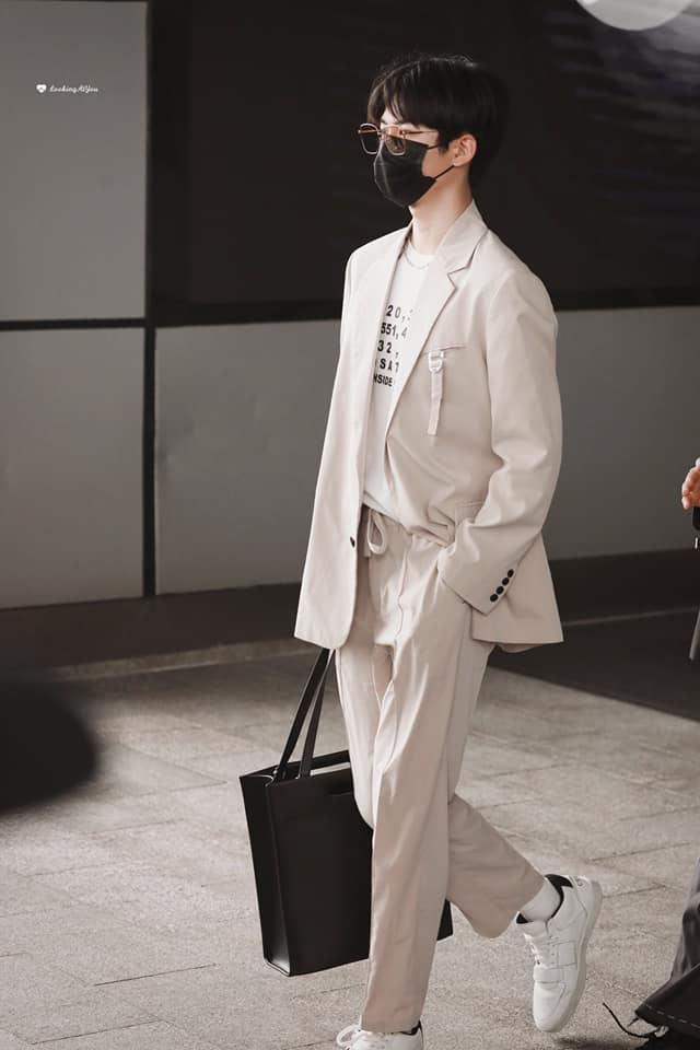 Khí chất của anh ấy cũng đáng gờm.