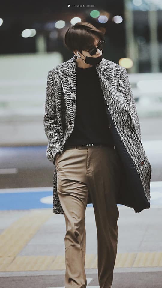 Đẹp như nam thần trong truyện bước ra.