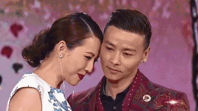 Một màn phát 'cẩu lương' cực chất đến từ cặp đôi Trương Tấn, Thái Thiếu Phân. Trong khi Trương Tấn đang lạnh lùng thì quay sang nhìn Thái Thiếu Phân cực tình và cười hiền từ. Một màn phát 'cẩu lương' cực chất đến từ cặp đôi Trương Tấn, Thái Thiếu Phân. Trong khi Trương Tấn đang lạnh lùng thì quay sang nhìn Thái Thiếu Phân cực tình và cười hiền từ.