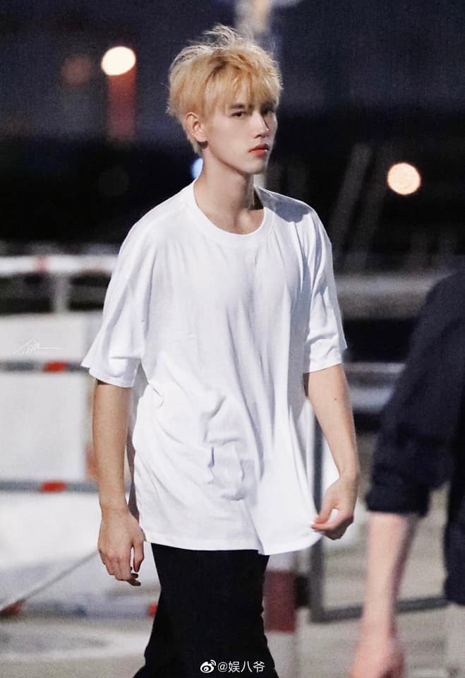 Màu tóc vàng dường như cũng sinh ra để dành cho 'Công tử Dior' Trần Phi Vũ. Anh từng khiến cả Cbiz náo loạn khi xuất hiện với màu tóc này.