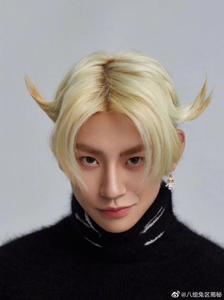 Tiểu Quỷ (Lil Ghost) có mái tóc đẹp lạ. Màu tóc vàng càng khiến anh ấy trông ma mị hơn.