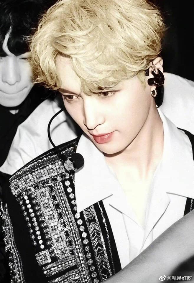 Bức ảnh Trương Nghệ Hưng thời để tóc vàng được netizen khui lại hồi tháng 5. Nhan sắc đúng chuẩn 'chàng thơ' trong lòng các thiếu nữ đương thời.