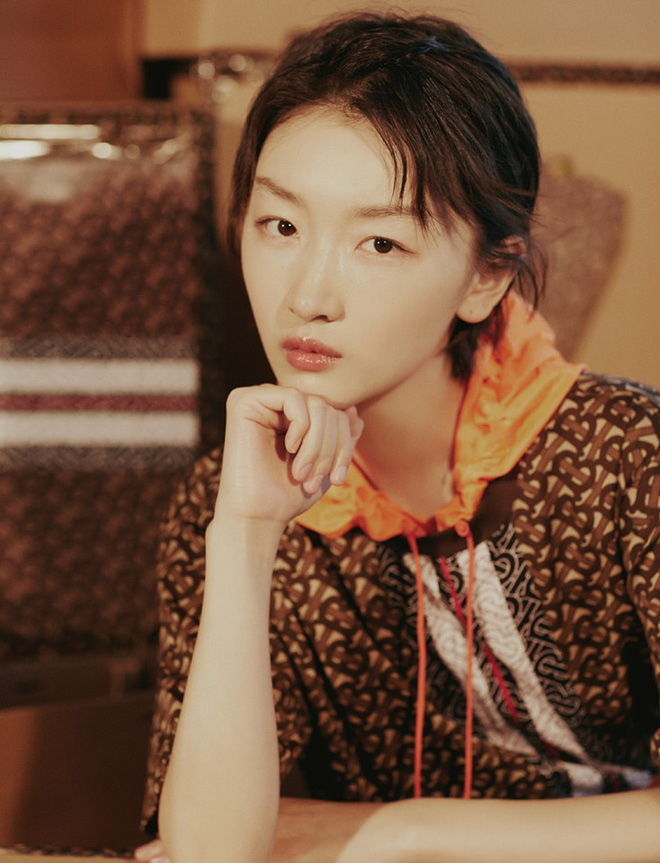 3. Châu Đông Vũ: Kỹ năng diễn xuất của Châu đông vũ dành được rất nhiều lời khen ngợi chỉ tiếc là cô không phát triển mạnh ở mảng truyền hình. Ngoại hình Châu Đông Vũ không đẹp sắc nước hương trời như các tiểu hoa khác nên cô không có tiền đề phát triển như 2 tiểu hoa top trên.