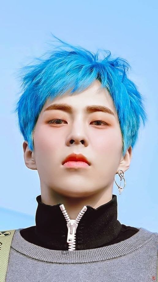 17 thần tượng Kpop đẹp rực rỡ khi nhuộm tóc xanh 4