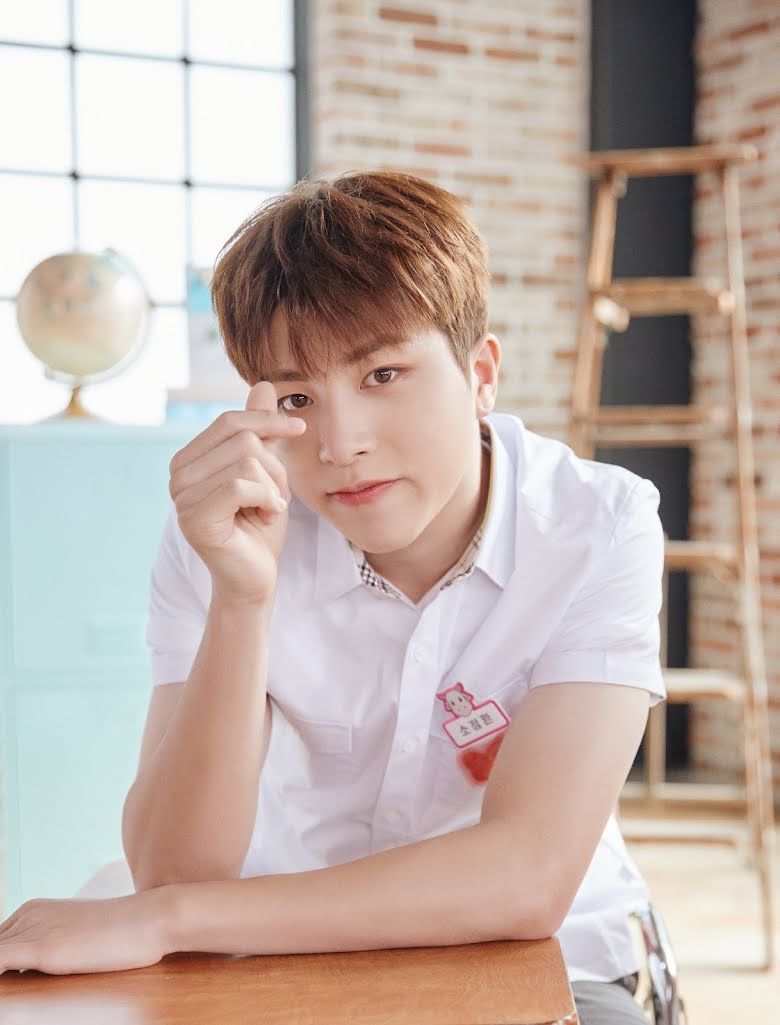 Junghwan dù chẳng dự Met Gala giờ cũng nổi rần rần nhờ bức ảnh ăn bánh pizza của mình. Junghwan dù chẳng dự Met Gala giờ cũng nổi rần rần nhờ bức ảnh ăn bánh pizza của mình.