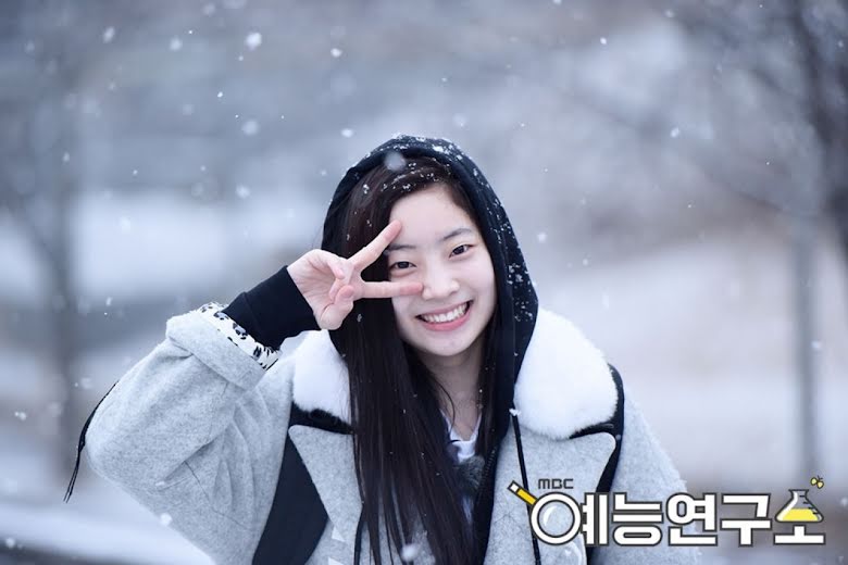 12. Dahyun (TWICE): Dahyun luôn tươi sáng và sôi nổi và cô ấy sở hữu một nụ cười rạng rỡ. Các fan sẽ vỡ òa trong nụ cười của Dahyun mỗi lần được nhìn thấy điều đó.