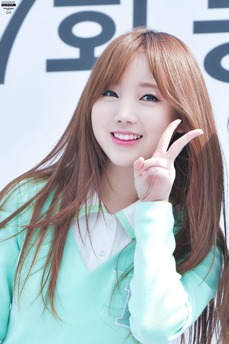 17. Kei (Lovelyz): Đừng nhìn quá lâu khi Kei cười, bạn sẽ không thể cưỡng lại mà say đắm cô ấy.