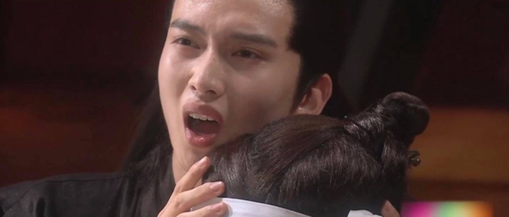 Nếu những sao nam trên đang khiến bạn đồng cảm, muốn rớt nước mắt thì đến Trần Hựu Duy bạn sẽ được quay ngược cảm xúc. Anh ấy đóng cảnh khóc mà có biểu cảm lạ lùng, khó hiểu, khiến người xem hoặc là khó chịu, hoặc cười sảng.