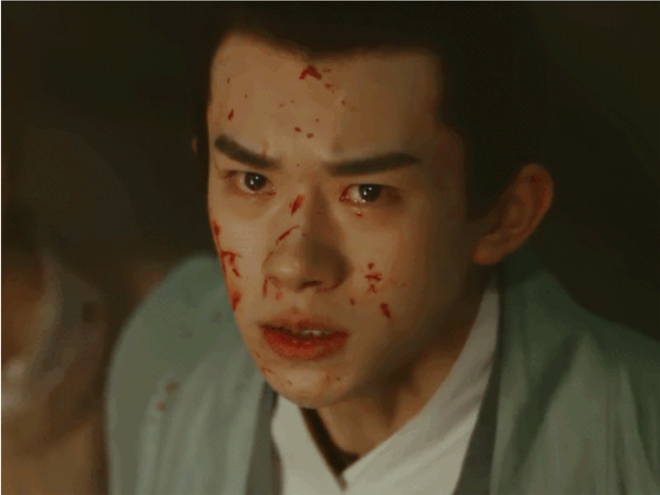 Đôi mắt Dịch Dương Thiên Tỉ chất chứa cả câu chuyện. Khi diễn cảnh khóc, anh ấy thực sự rất xuất thần.