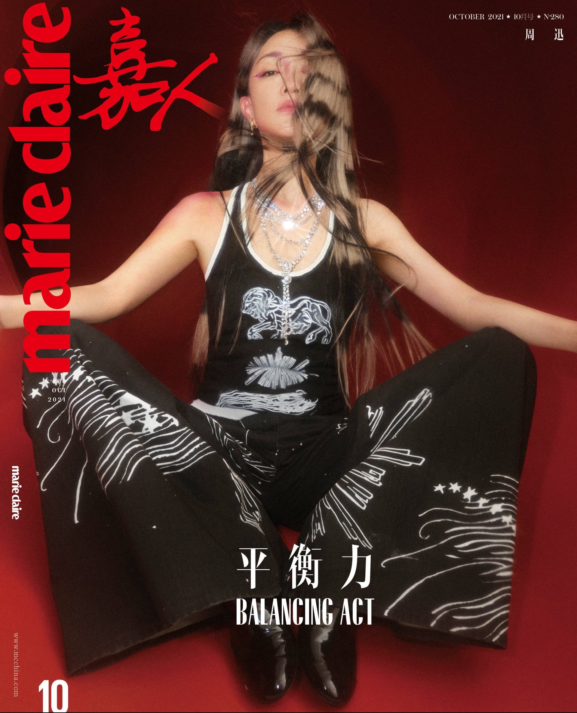 Chiếc ảnh tạo dáng đầy thần thái và khí thế của đại hoa đán. Vẻ đẹp khi lên bìa của Châu Tấn không thua kém gì khi cô diễn xuất.