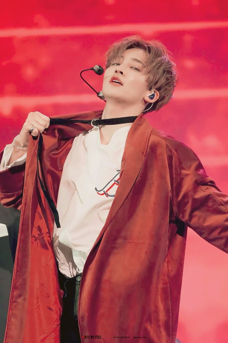 Những lần SEVENTEEN hóa 'chúa tể visual, chiến thần nhan sắc' nhờ mặc màu đỏ - Ảnh 6 Những lần SEVENTEEN hóa 'chúa tể visual, chiến thần nhan sắc' nhờ mặc màu đỏ - Ảnh 6