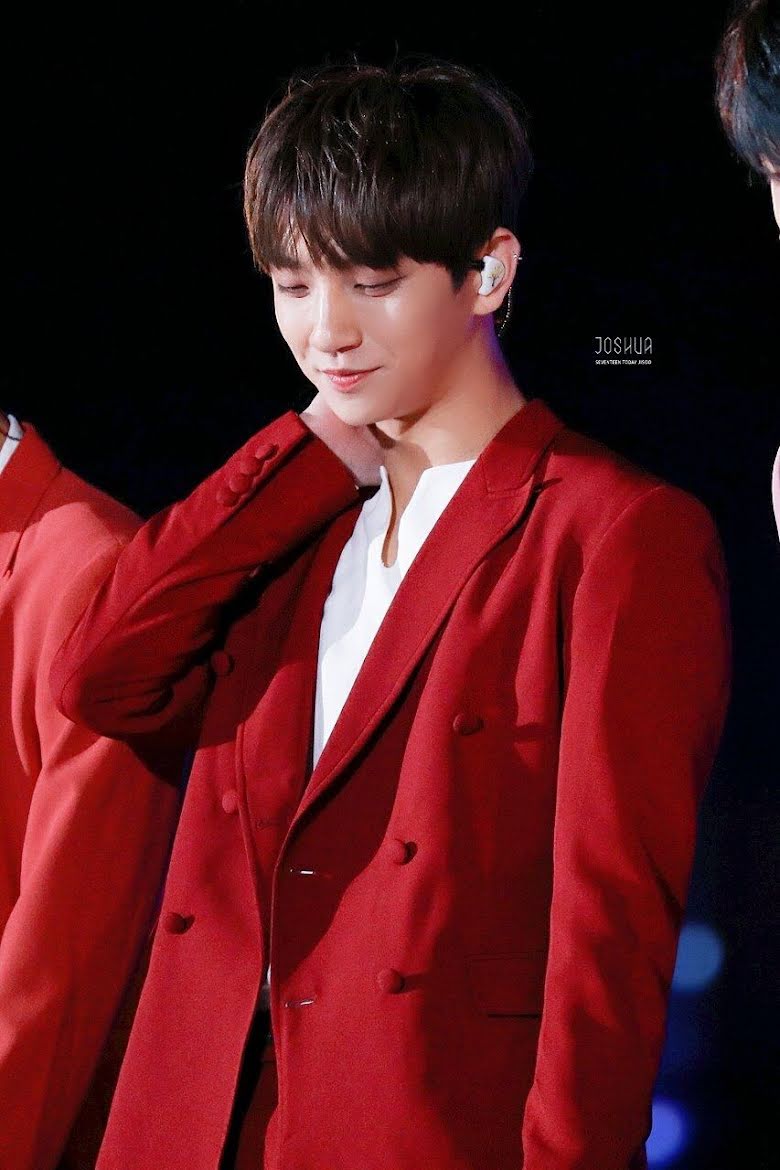 Những lần SEVENTEEN hóa 'chúa tể visual, chiến thần nhan sắc' nhờ mặc màu đỏ - Ảnh 7 Những lần SEVENTEEN hóa 'chúa tể visual, chiến thần nhan sắc' nhờ mặc màu đỏ - Ảnh 7
