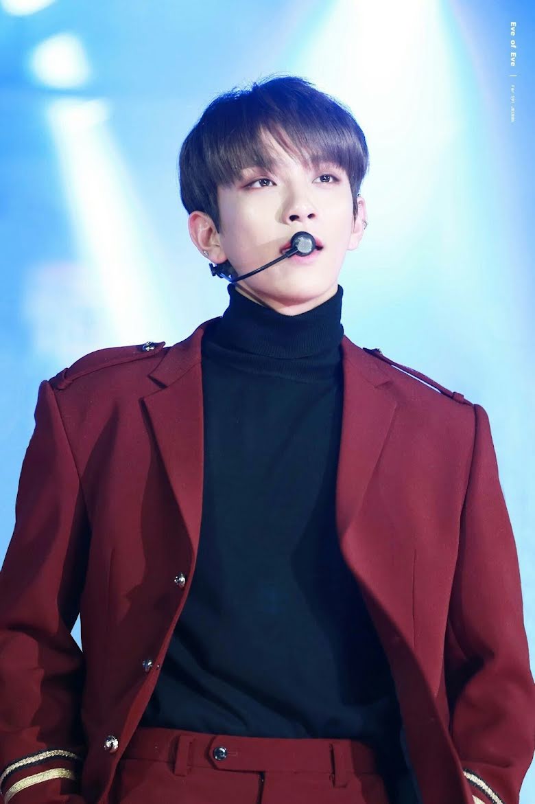 Những lần SEVENTEEN hóa 'chúa tể visual, chiến thần nhan sắc' nhờ mặc màu đỏ - Ảnh 9 Những lần SEVENTEEN hóa 'chúa tể visual, chiến thần nhan sắc' nhờ mặc màu đỏ - Ảnh 9