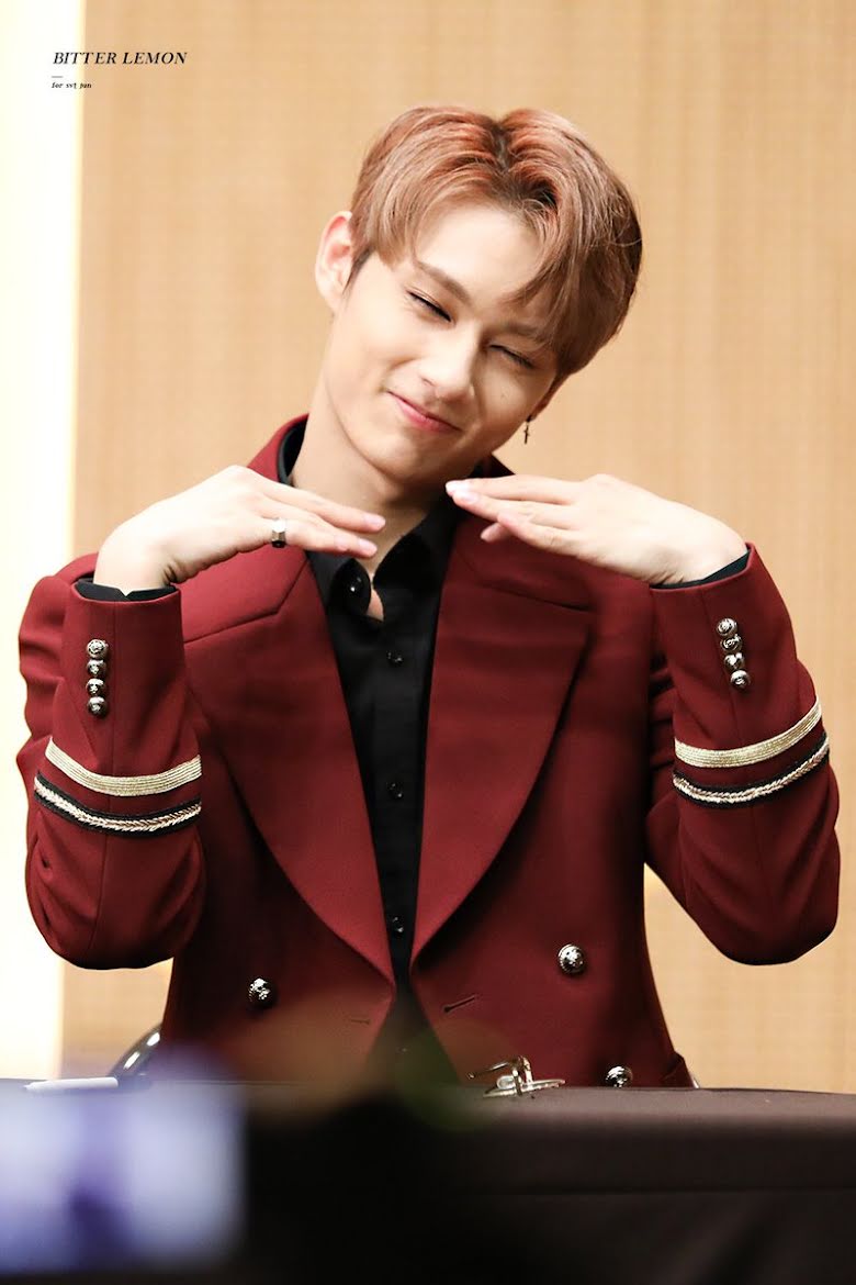 Những lần SEVENTEEN hóa 'chúa tể visual, chiến thần nhan sắc' nhờ mặc màu đỏ - Ảnh 10 Những lần SEVENTEEN hóa 'chúa tể visual, chiến thần nhan sắc' nhờ mặc màu đỏ - Ảnh 10