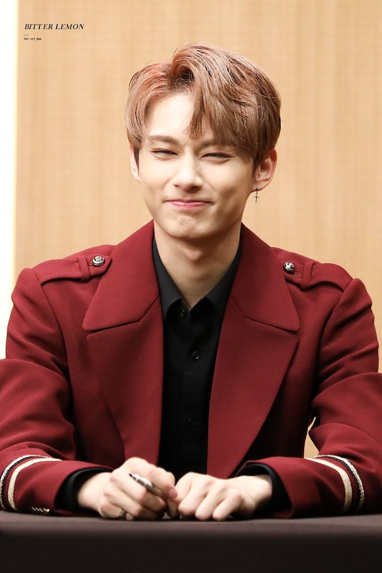 Những lần SEVENTEEN hóa 'chúa tể visual, chiến thần nhan sắc' nhờ mặc màu đỏ - Ảnh 12 Những lần SEVENTEEN hóa 'chúa tể visual, chiến thần nhan sắc' nhờ mặc màu đỏ - Ảnh 12