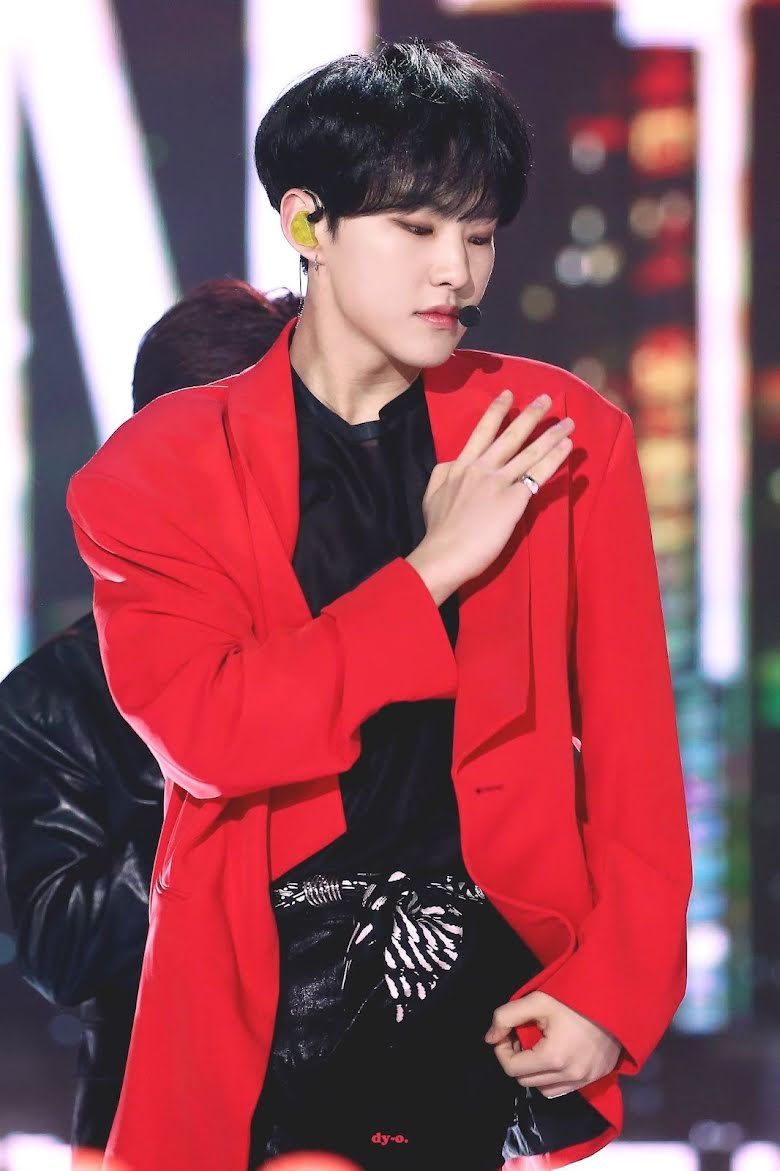 Những lần SEVENTEEN hóa 'chúa tể visual, chiến thần nhan sắc' nhờ mặc màu đỏ - Ảnh 15 Những lần SEVENTEEN hóa 'chúa tể visual, chiến thần nhan sắc' nhờ mặc màu đỏ - Ảnh 15