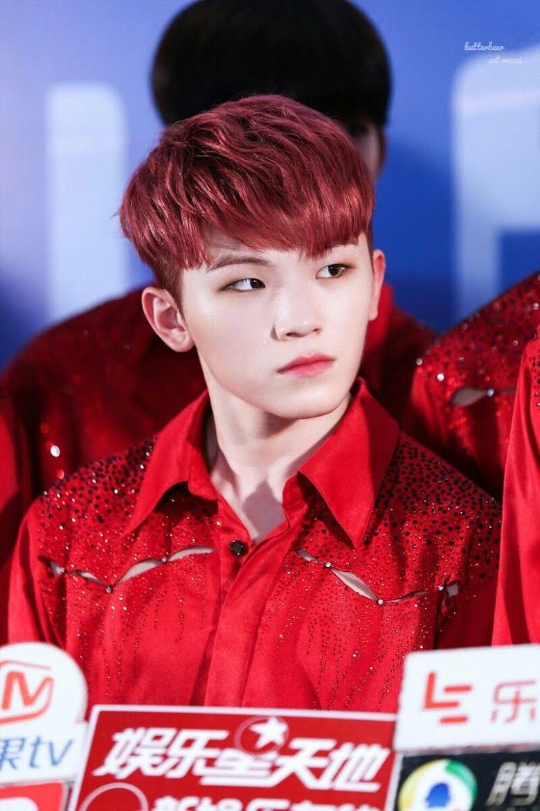 Những lần SEVENTEEN hóa 'chúa tể visual, chiến thần nhan sắc' nhờ mặc màu đỏ - Ảnh 21 Những lần SEVENTEEN hóa 'chúa tể visual, chiến thần nhan sắc' nhờ mặc màu đỏ - Ảnh 21