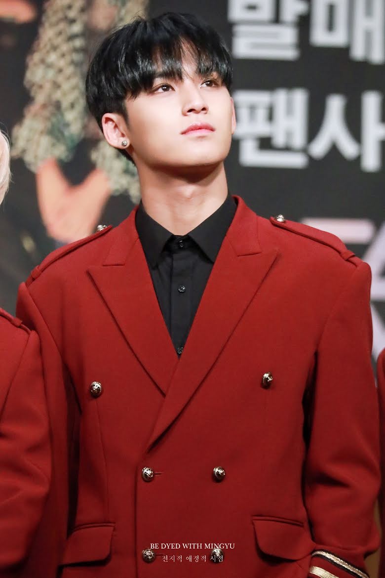 Những lần SEVENTEEN hóa 'chúa tể visual, chiến thần nhan sắc' nhờ mặc màu đỏ - Ảnh 25 Những lần SEVENTEEN hóa 'chúa tể visual, chiến thần nhan sắc' nhờ mặc màu đỏ - Ảnh 25