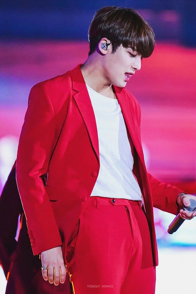 Những lần SEVENTEEN hóa 'chúa tể visual, chiến thần nhan sắc' nhờ mặc màu đỏ - Ảnh 27 Những lần SEVENTEEN hóa 'chúa tể visual, chiến thần nhan sắc' nhờ mặc màu đỏ - Ảnh 27