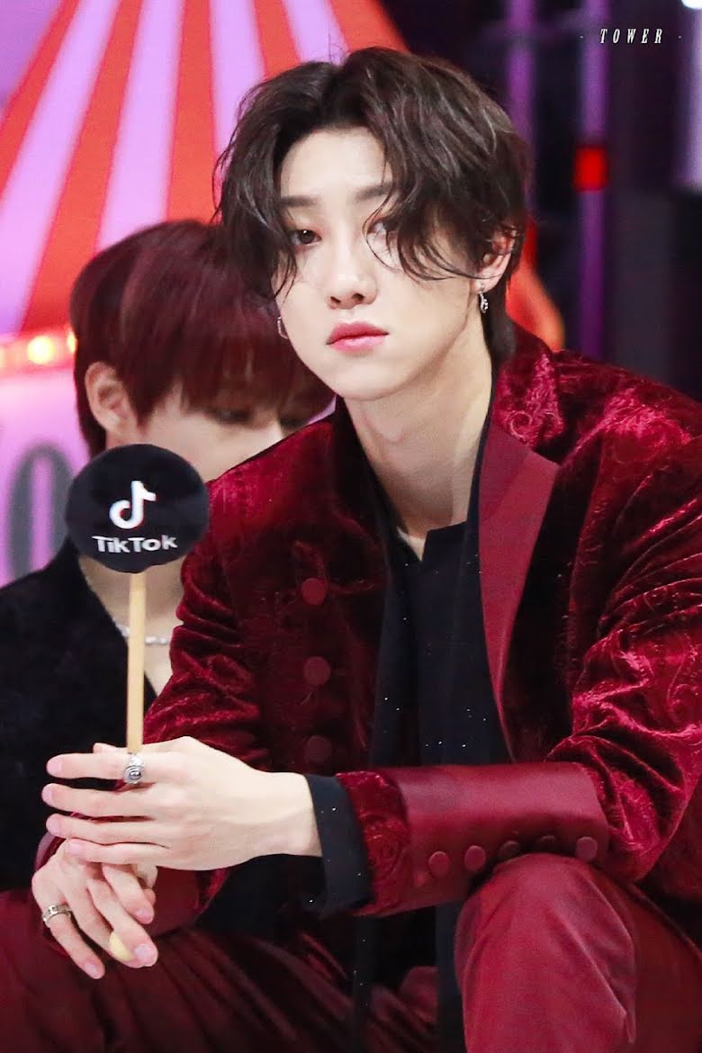 Những lần SEVENTEEN hóa 'chúa tể visual, chiến thần nhan sắc' nhờ mặc màu đỏ - Ảnh 28 Những lần SEVENTEEN hóa 'chúa tể visual, chiến thần nhan sắc' nhờ mặc màu đỏ - Ảnh 28