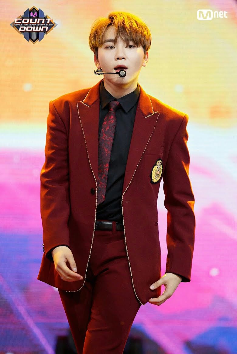 Những lần SEVENTEEN hóa 'chúa tể visual, chiến thần nhan sắc' nhờ mặc màu đỏ - Ảnh 31 Những lần SEVENTEEN hóa 'chúa tể visual, chiến thần nhan sắc' nhờ mặc màu đỏ - Ảnh 31