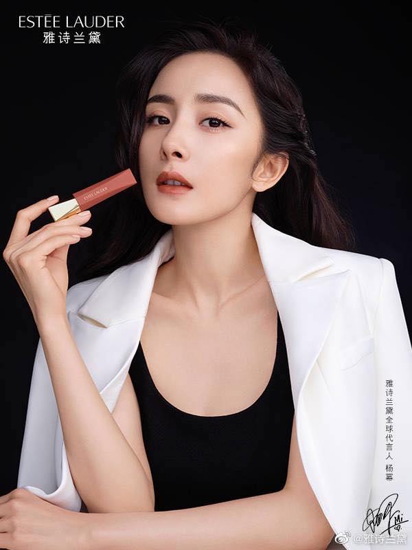 Thần thái Dương Mịch chưa bao giờ làm người hâm mộ phải thất vọng. Muốn sang có sang, muốn trẻ có trẻ.