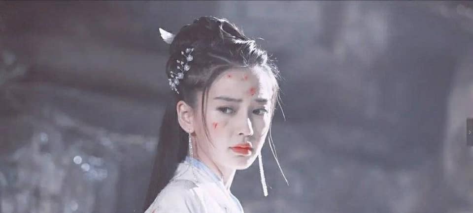 Có ai nhìn ra sự vỡ vụn trong ánh mắt, nét mặt của Angela Baby không?