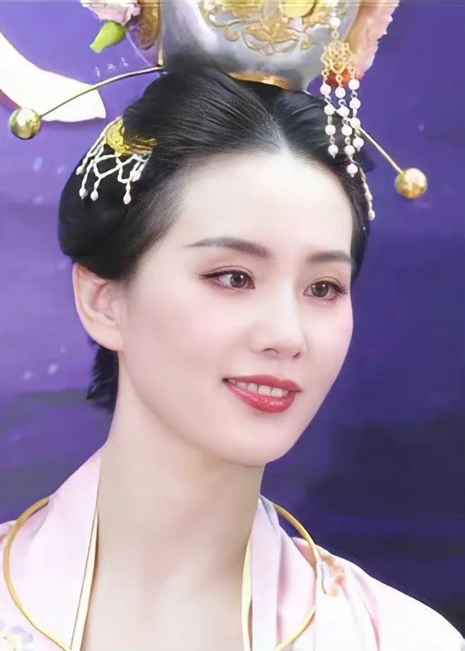 Triệu Lệ Dĩnh, Lưu Thi Thi và loạt sao lưu lượng được CCTV khen nức nở vì 'trong như băng' - Ảnh 3 Triệu Lệ Dĩnh, Lưu Thi Thi và loạt sao lưu lượng được CCTV khen nức nở vì 'trong như băng' - Ảnh 3