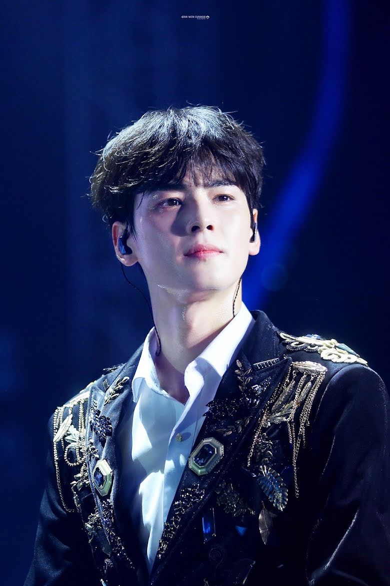 Eunwoo không đổ mồ hôi, Eunwoo đang tỏa sáng.