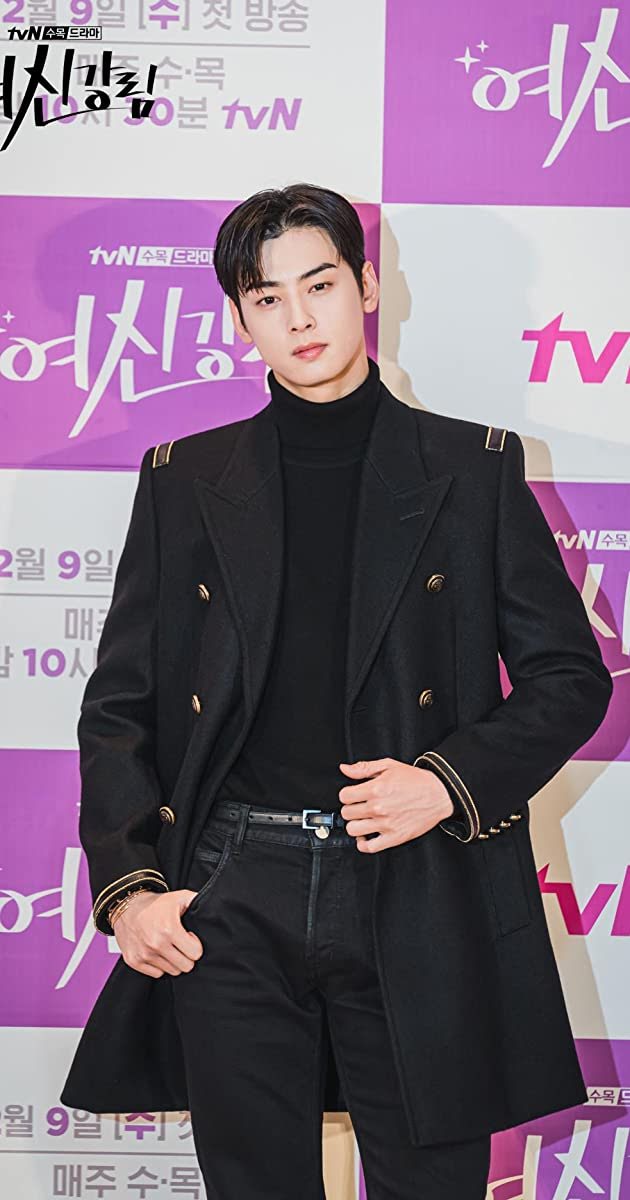 Tạo hình quyến rũ từ đầu đến chân.