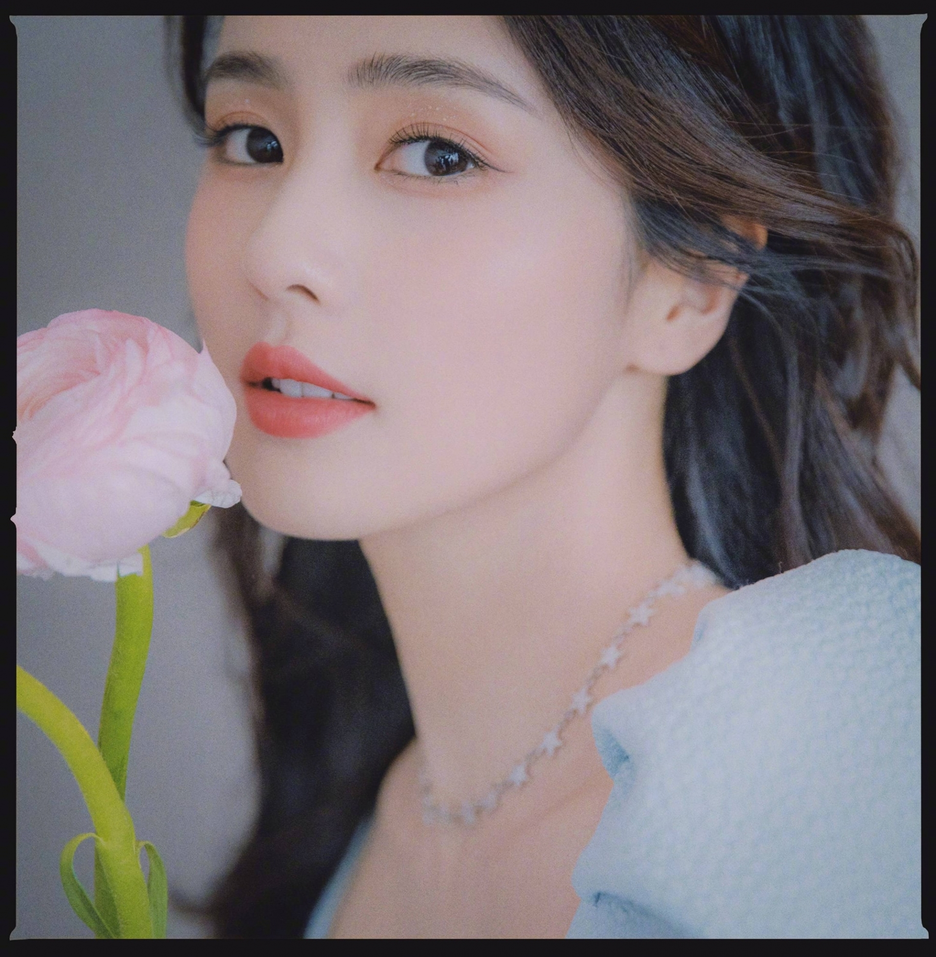 Xinh như thế này thì không chỉ fan Bạch Lộc mà ngay cả người qua đường cũng không lỡ từ chối khi chị tỏ tình.