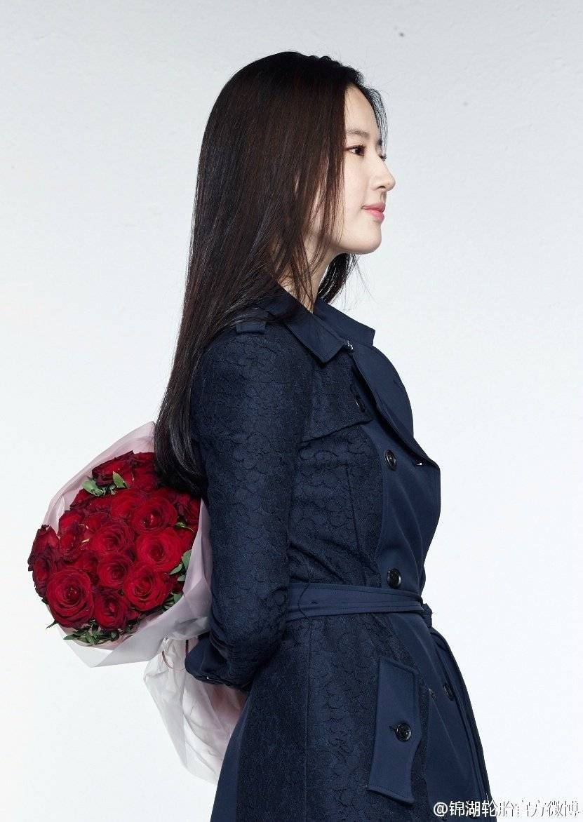 Có ai đủ can đảm để từ chối mỹ nhân đây!