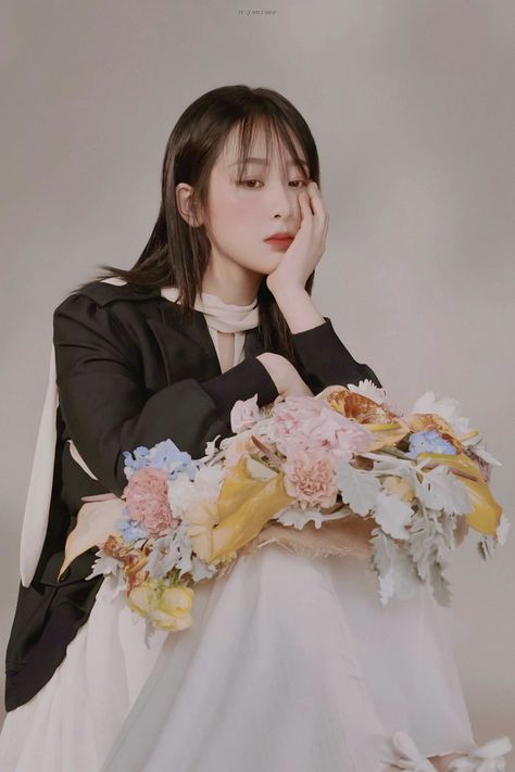 Nhưng sang đến đây thì cô nàng lại phảng phất chút buồn.