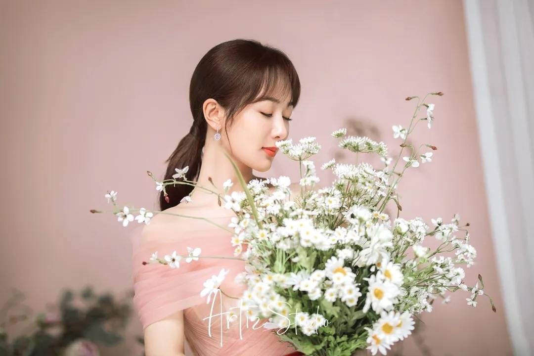 Nếu Dương Tử cầm bó hoa này tỏ tình, ai sẽ gật đầu đồng ý nào?