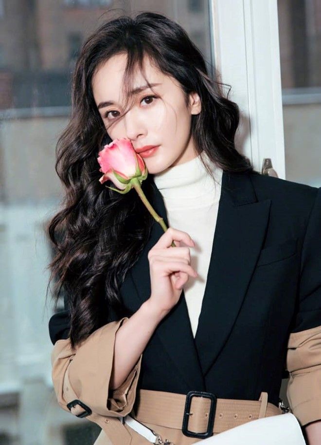 Nét đẹp sang chảnh của Dương Mịch chưa bao giờ làm fan thất vọng.